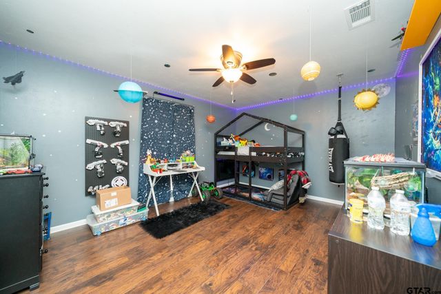 303 Wain Dr, Longview, TX 75604