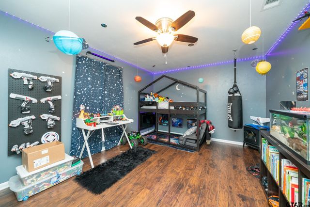 303 Wain Dr, Longview, TX 75604