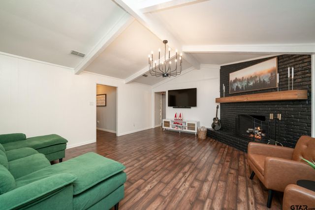 303 Wain Dr, Longview, TX 75604