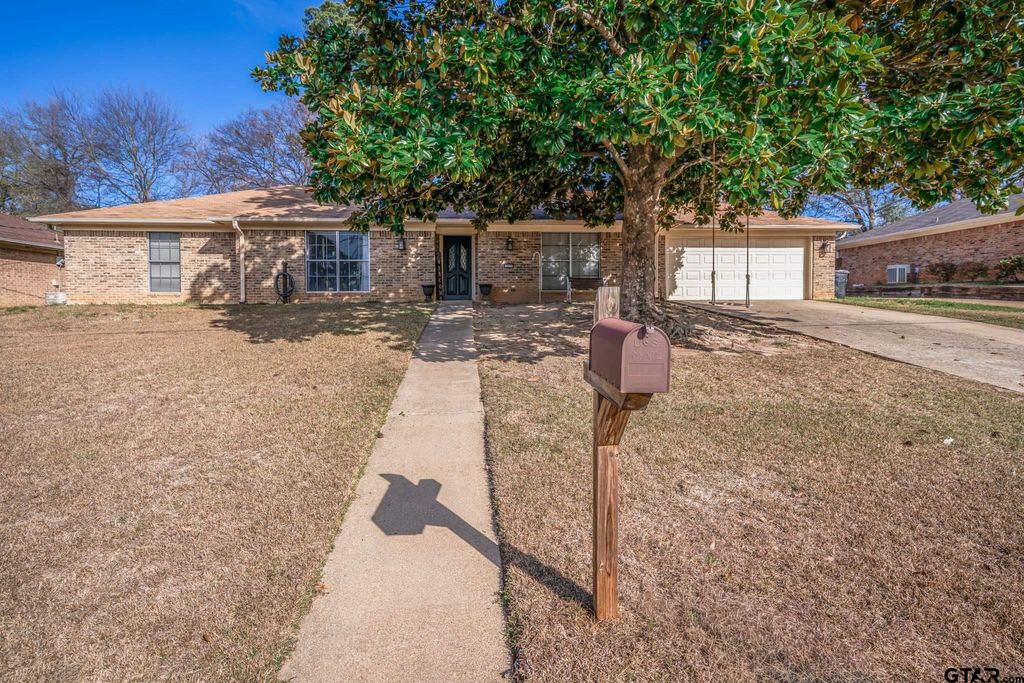 303 Wain Dr, Longview, TX 75604