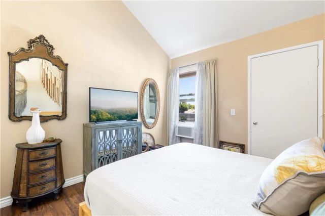 20253 Keswick St 326, Winnetka, CA 91306