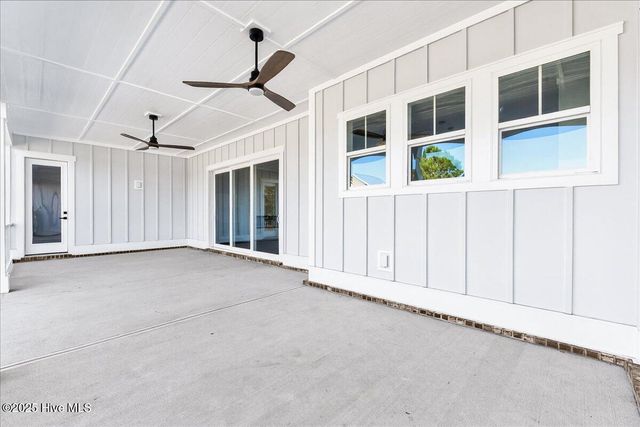 564 Fairburn Court NW, Calabash, NC 28467