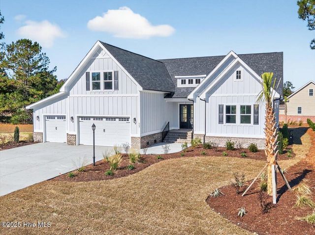 564 Fairburn Court NW, Calabash, NC 28467