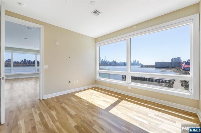 15 Somerset Lane 520, Edgewater, NJ 07020