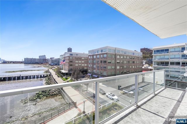 15 Somerset Lane 520, Edgewater, NJ 07020