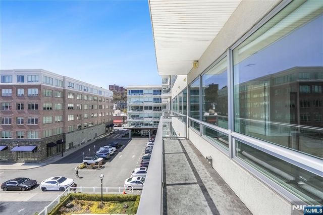 15 Somerset Lane 520, Edgewater, NJ 07020