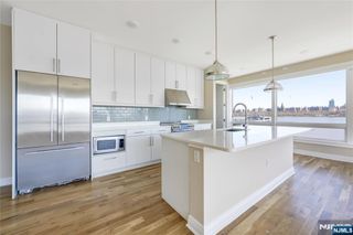 15 Somerset Lane 520, Edgewater, NJ 07020
