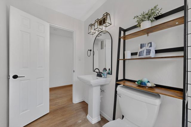 1820 Indiana Street NE, Albuquerque, NM 87110