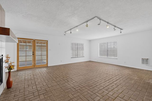 1820 Indiana Street NE, Albuquerque, NM 87110