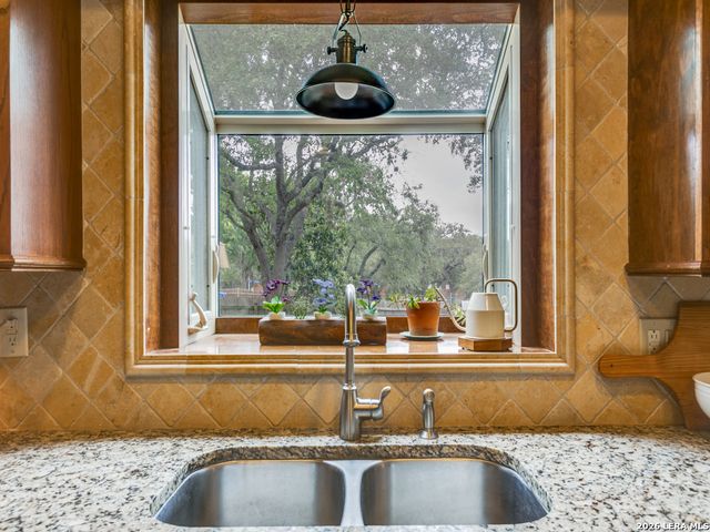 14302 Fox Fire Ln, San Antonio, TX 78231