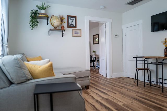 127 17TH AVENUE S, St Petersburg, FL 33701