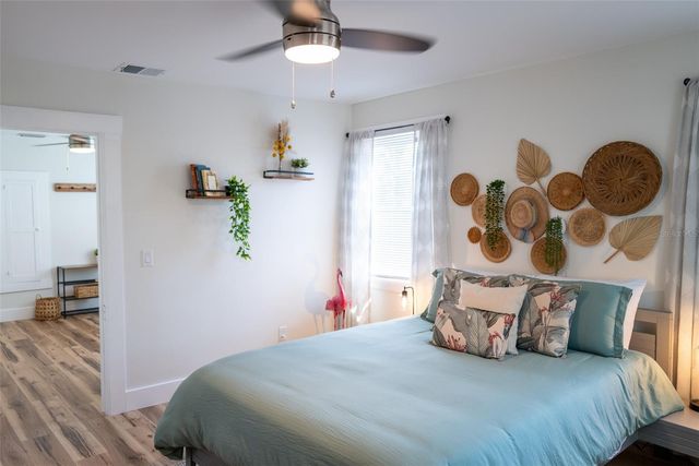 127 17TH AVENUE S, St Petersburg, FL 33701