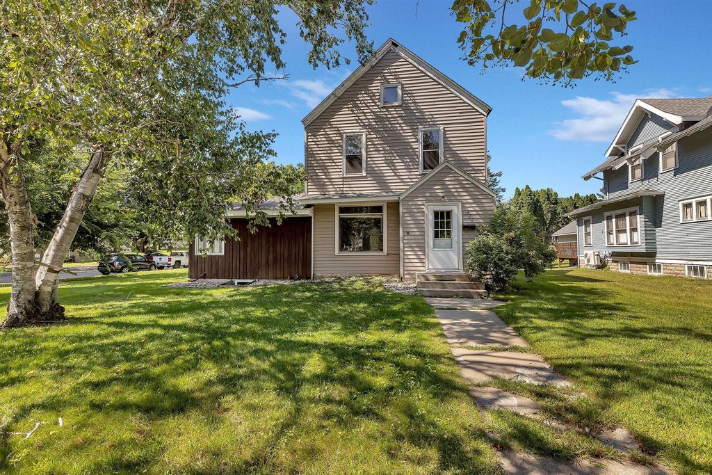 322 10th Street SW, Willmar, MN 56201