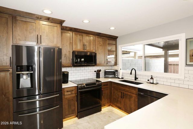 8390 E SOLANO Drive, Scottsdale, AZ 85250