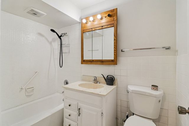 7234 W North Avenue 1408, Elmwood Park, IL 60707