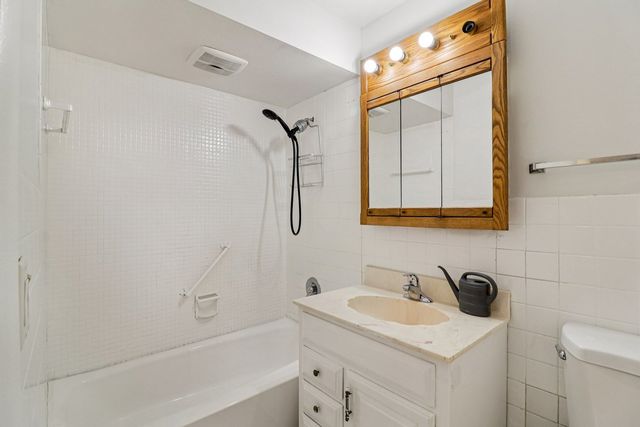 7234 W North Avenue 1408, Elmwood Park, IL 60707