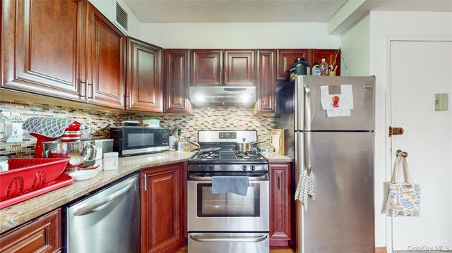 76-01 113th Street 6D, Forest Hills, NY 11375