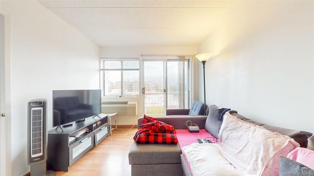 76-01 113th Street 6D, Forest Hills, NY 11375