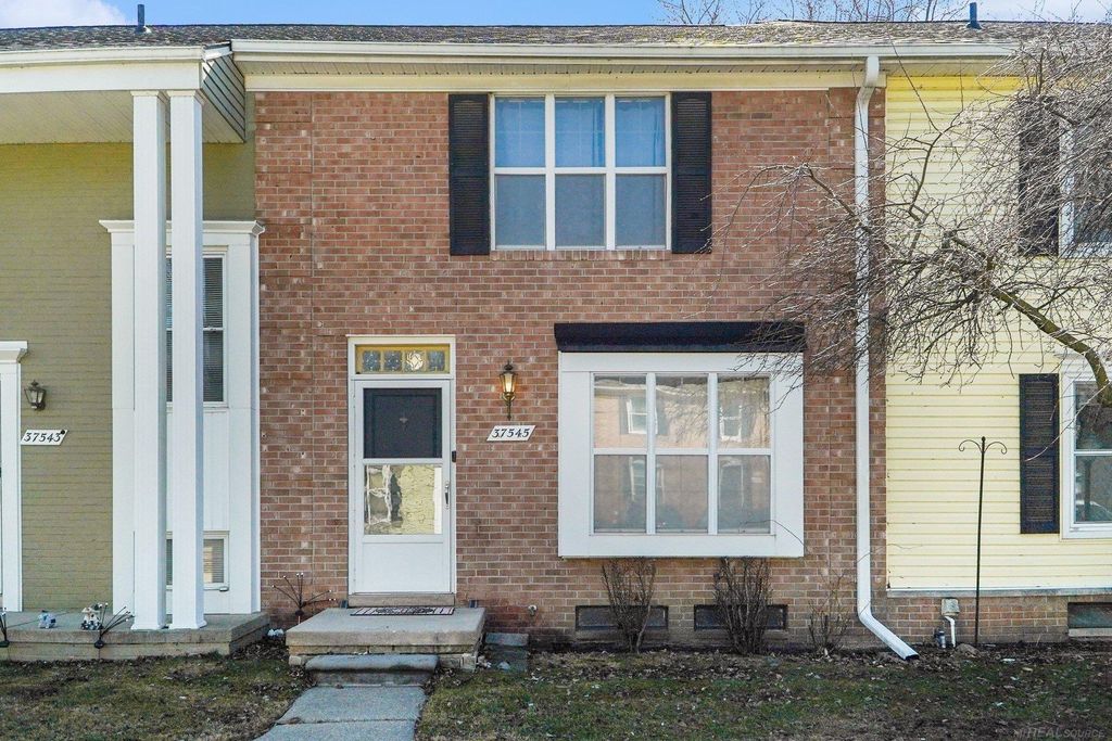 37545 Charter Oaks Boulevard, Clinton Township, MI 48036