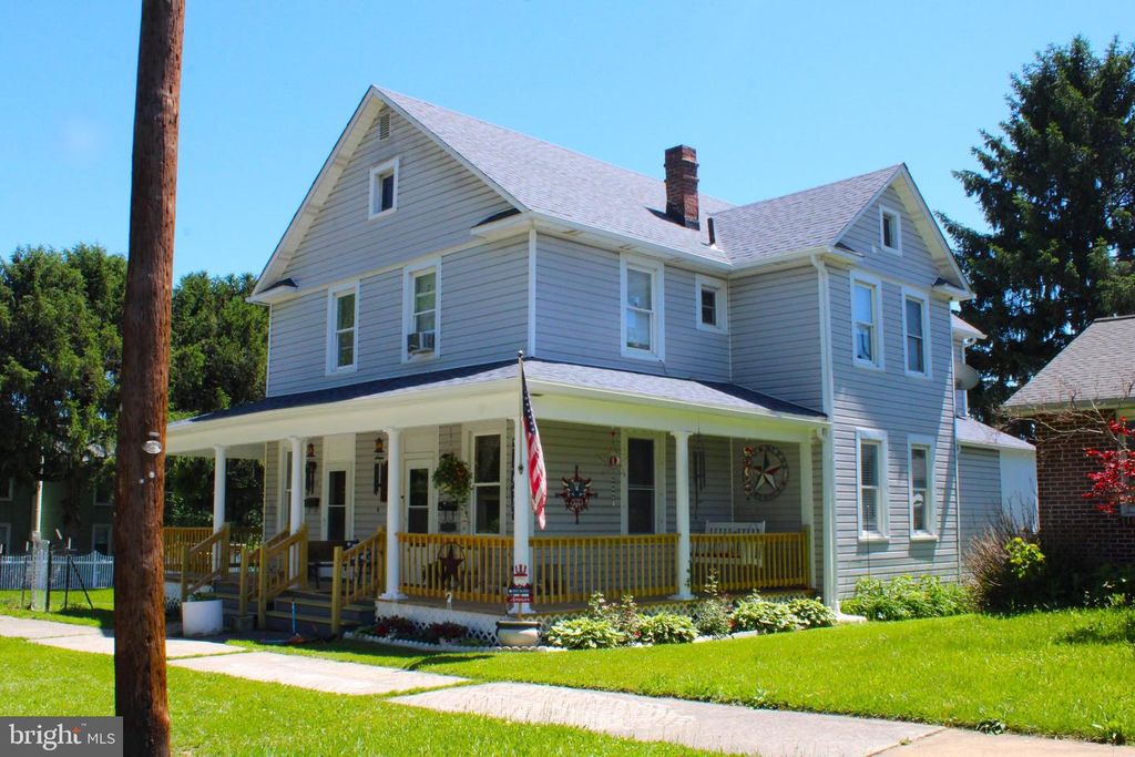 Image 3 of property listing at 215-217 E OFFUTT ST, Cumberland, MD 21502