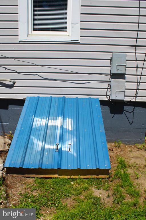 Image 9 of property listing at 215-217 E OFFUTT ST, Cumberland, MD 21502