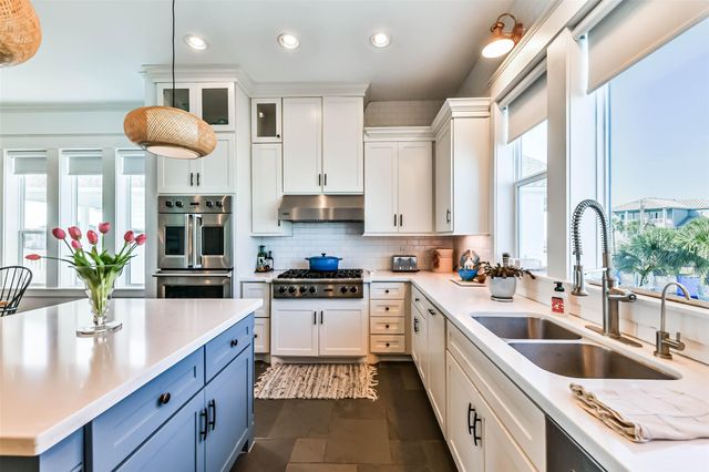 4118 Sand Hill Court, Galveston, TX 77554