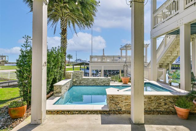 4118 Sand Hill Court, Galveston, TX 77554