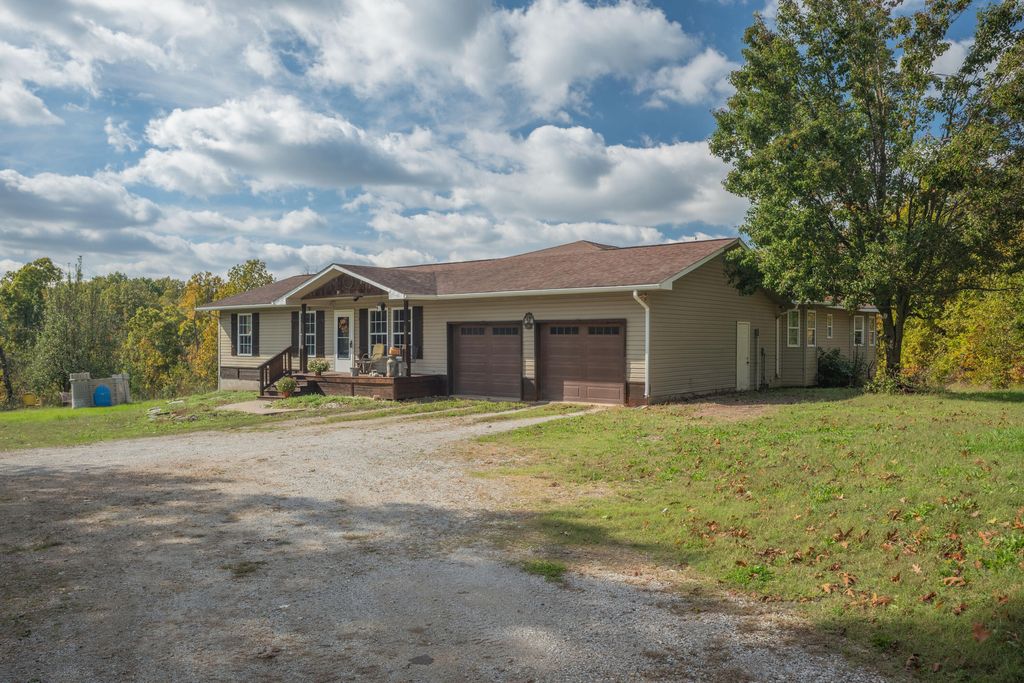 535 Dove Road, Goodman, MO 64843