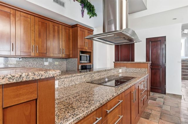 4 PASEO LAS PALMAS, Dorado, PR 00646