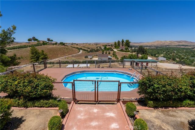 8580 Warren, Paso Robles, CA 93446