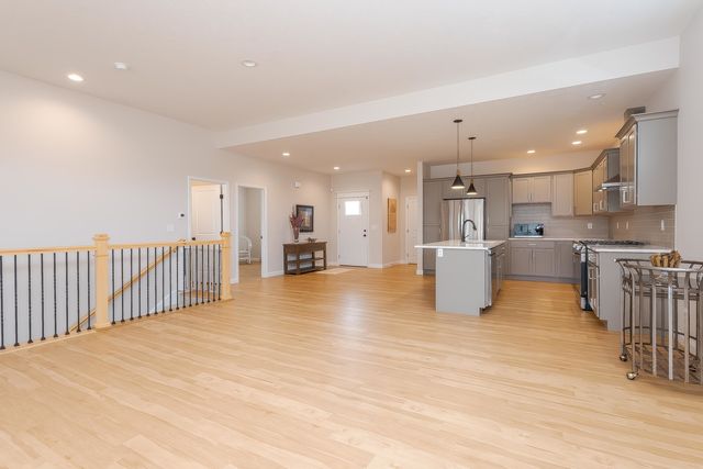 1906 Dunraven Road, Bloomington, IL 61704