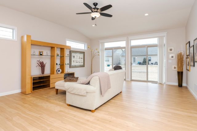 1906 Dunraven Road, Bloomington, IL 61704