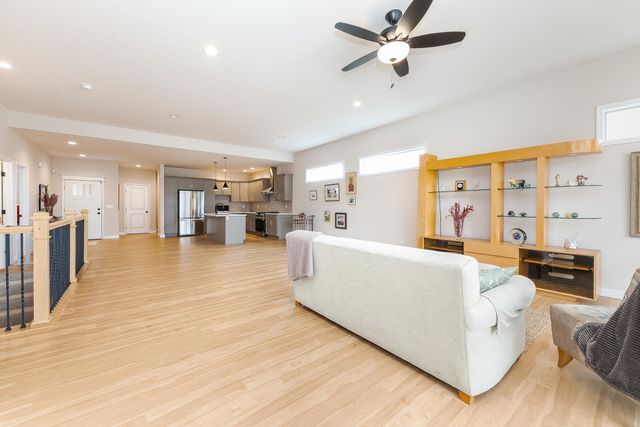 1906 Dunraven Road, Bloomington, IL 61704