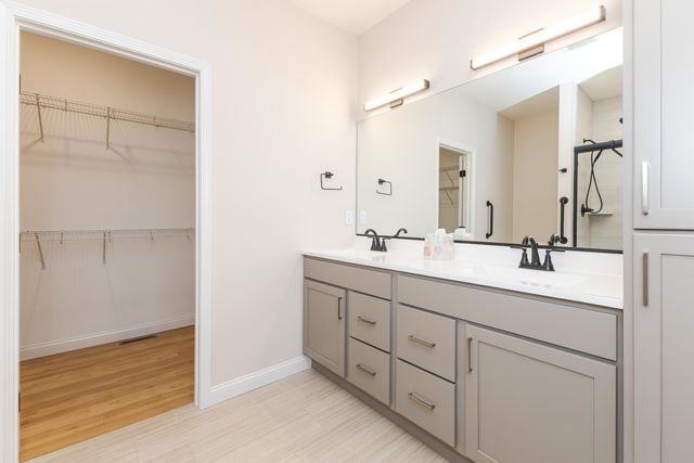 1906 Dunraven Road, Bloomington, IL 61704