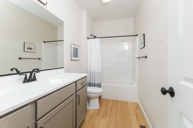 1906 Dunraven Road, Bloomington, IL 61704