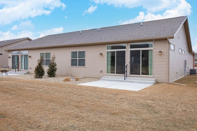 1906 Dunraven Road, Bloomington, IL 61704