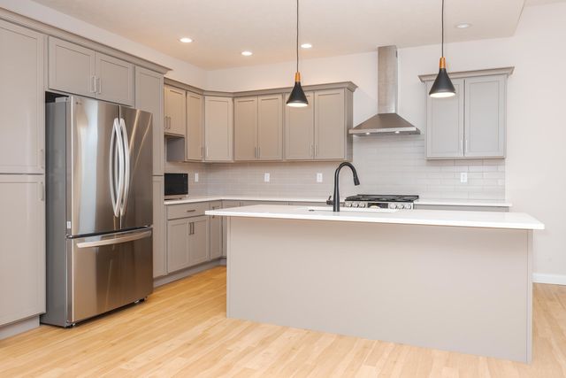 1906 Dunraven Road, Bloomington, IL 61704