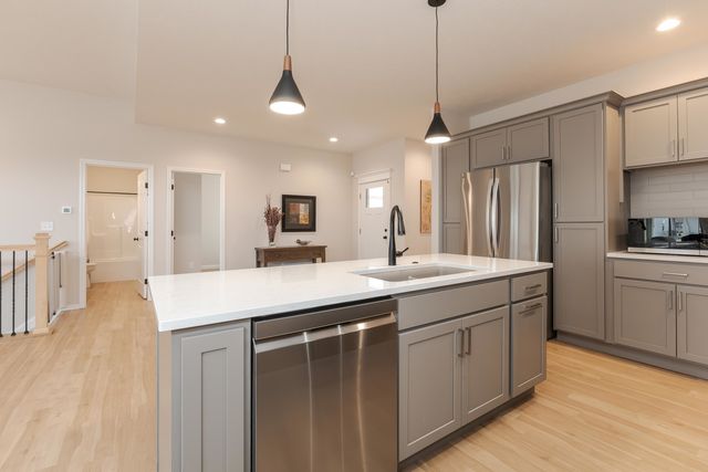 1906 Dunraven Road, Bloomington, IL 61704