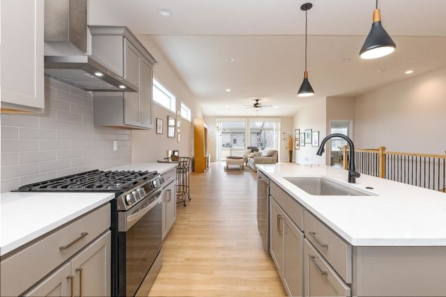 1906 Dunraven Road, Bloomington, IL 61704