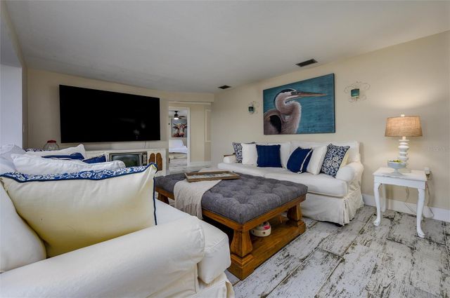 1053 GRAND BOULEVARD, Holiday, FL 34690