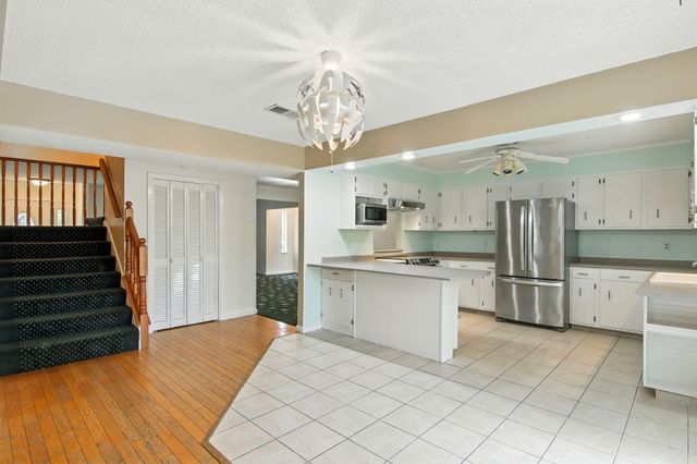 24 NW Cinderella Lane, Fort Walton Beach, FL 32547