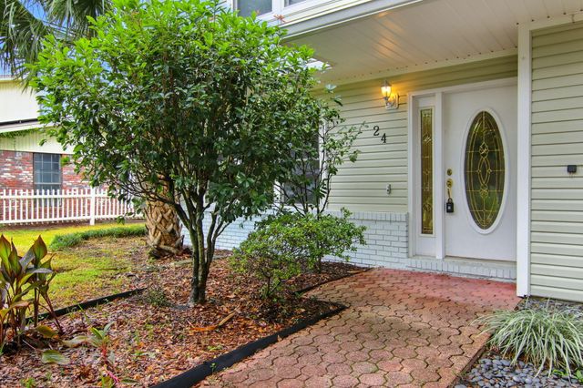 24 NW Cinderella Lane, Fort Walton Beach, FL 32547