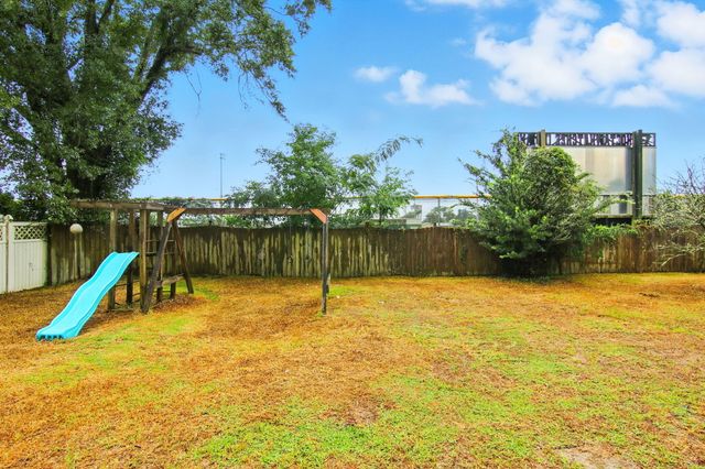 24 NW Cinderella Lane, Fort Walton Beach, FL 32547