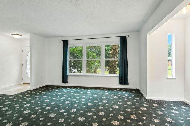 24 NW Cinderella Lane, Fort Walton Beach, FL 32547