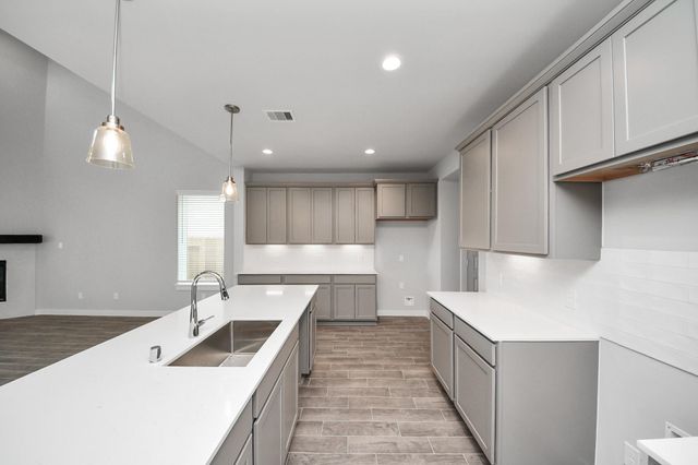 2106 Della Lakes Court, Fresno, TX 77545