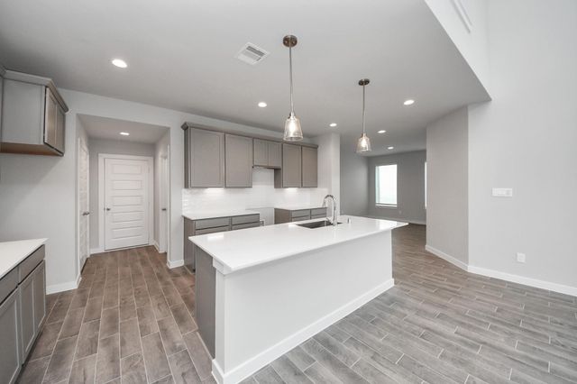 2106 Della Lakes Court, Fresno, TX 77545