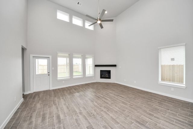 2106 Della Lakes Court, Fresno, TX 77545