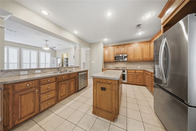 4100 Parkview Court, Bedford, TX 76021