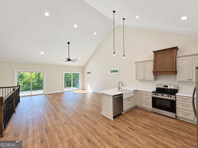 420 Lake Place Drive, Lavonia, GA 30553