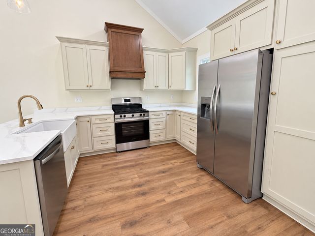 420 Lake Place Drive, Lavonia, GA 30553